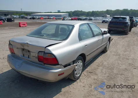1997 Honda Accord Lx из США, поврежденный, VIN 1HGCD5637VA144132